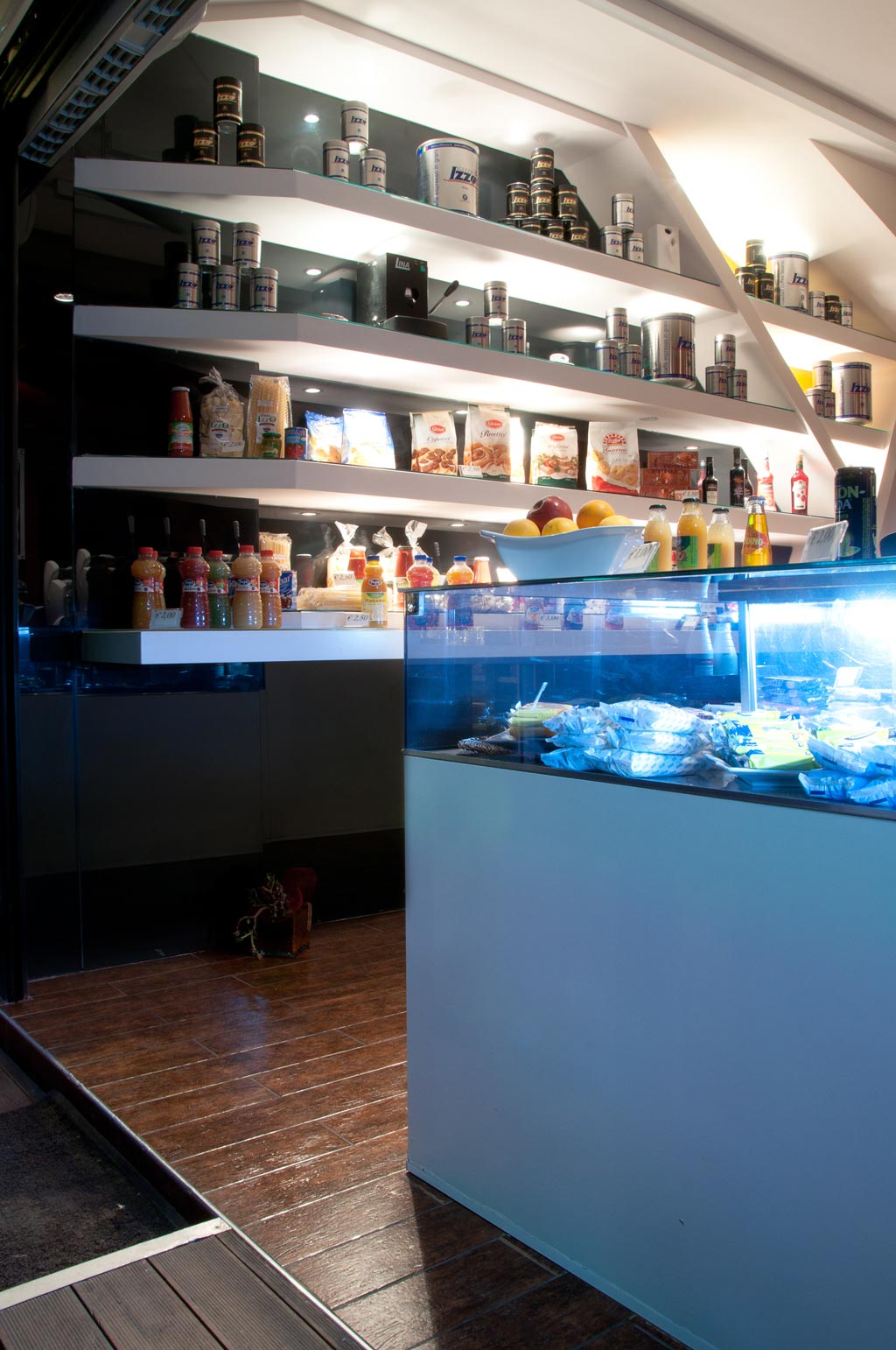 Product_exhibition_diverso_coffee_and_shop_kyriakos_trikaliotis_design
